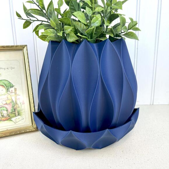 Handmade Other - Cactus-Inspired Planter with Drainage Tray, Abyssal Planter Pot 02, Indoor Only